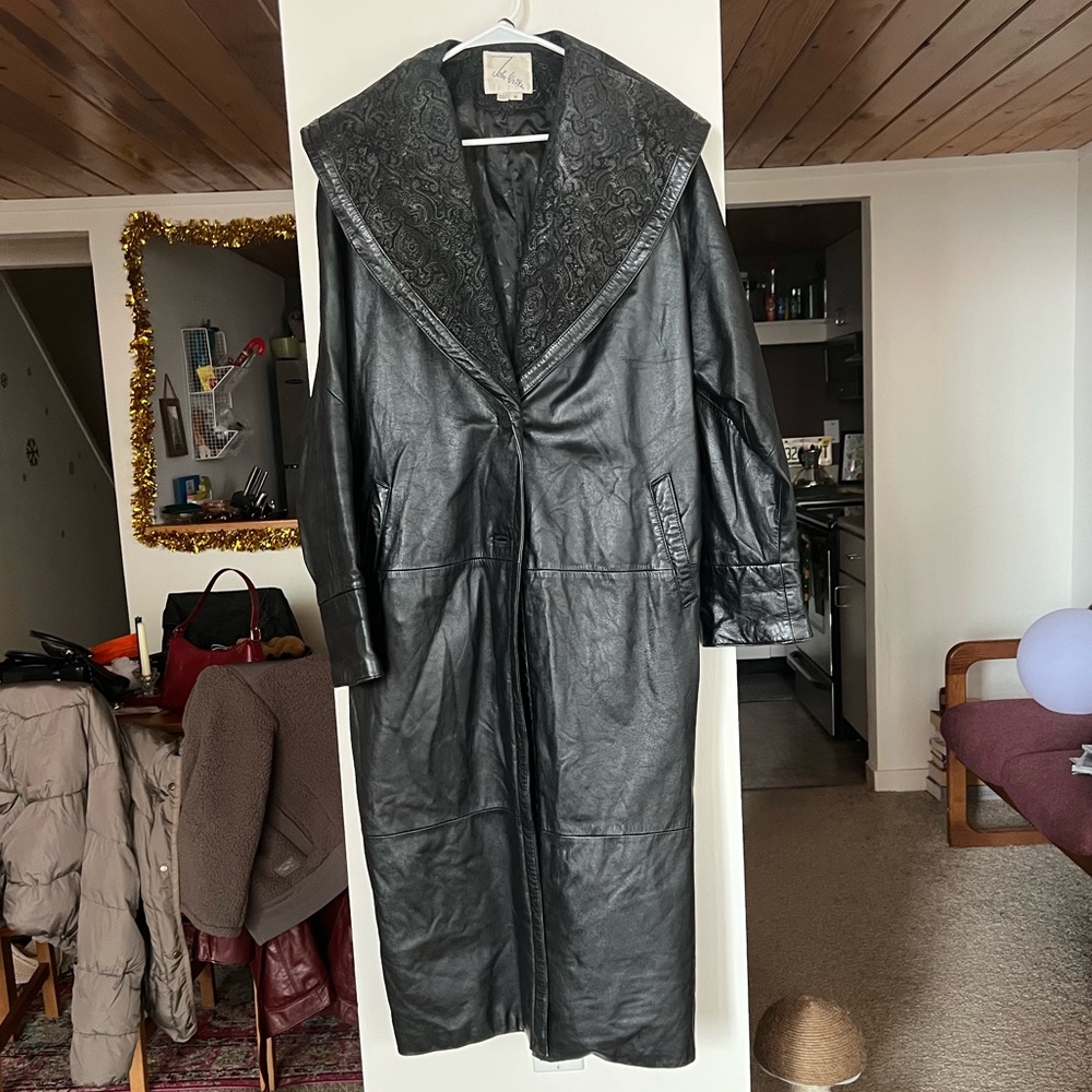 INSANE vintage leather trench🖤🖤🖤